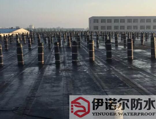 在實(shí)際施工過程中，要如何確保防水補(bǔ)漏的效果呢?